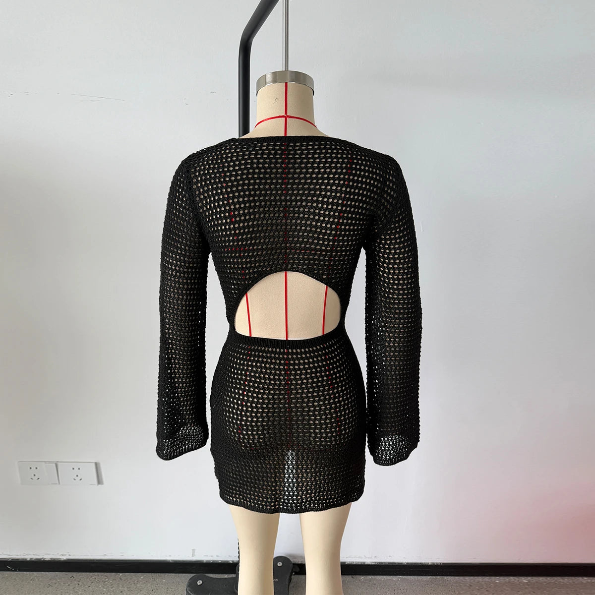 Vestido Curto de Praia em Croché com Costas Abertas
