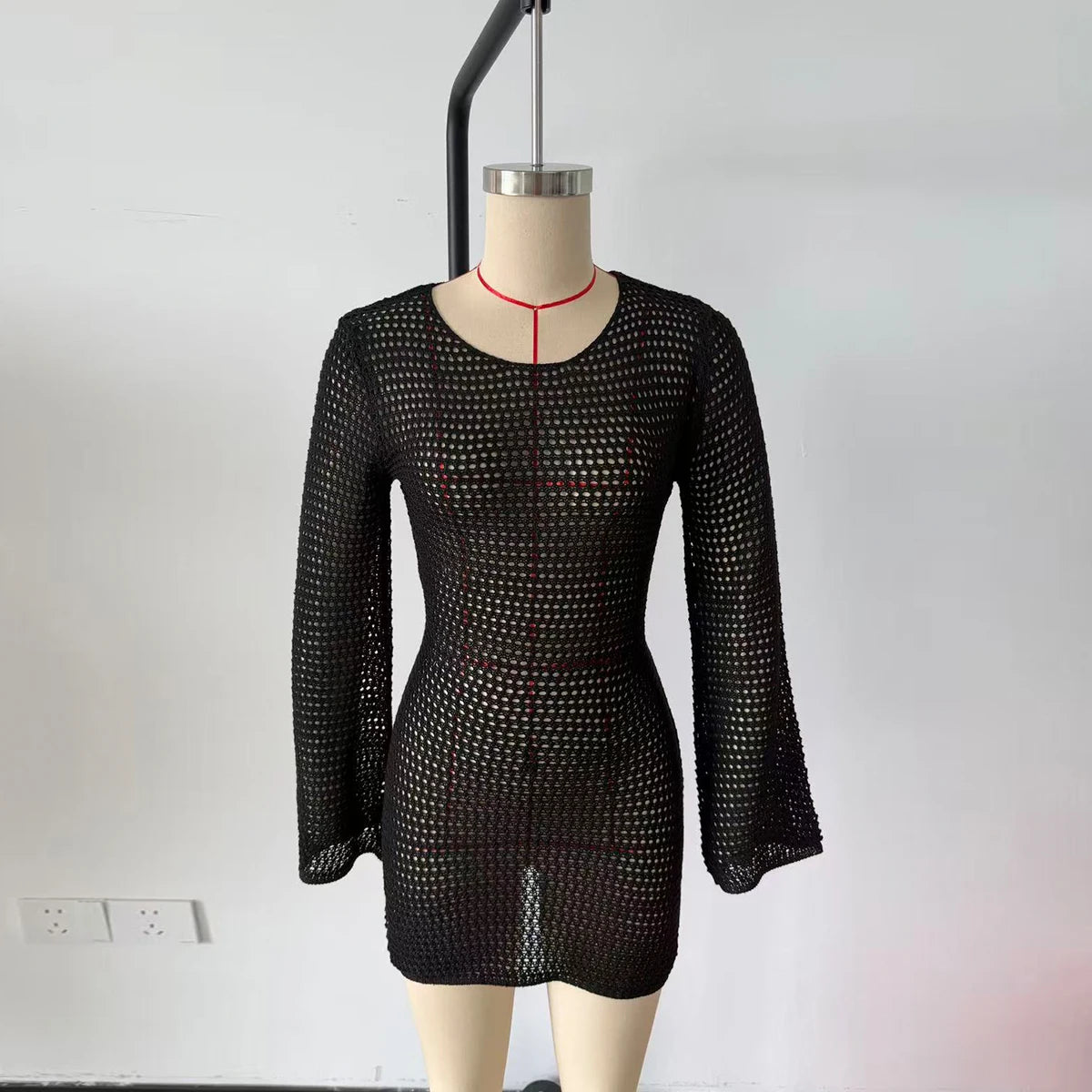 Vestido Curto de Praia em Croché com Costas Abertas