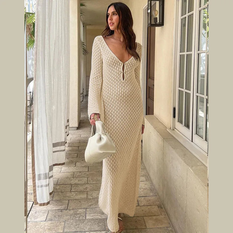 Vestido de Praia em Malha Rendada com Decote em V