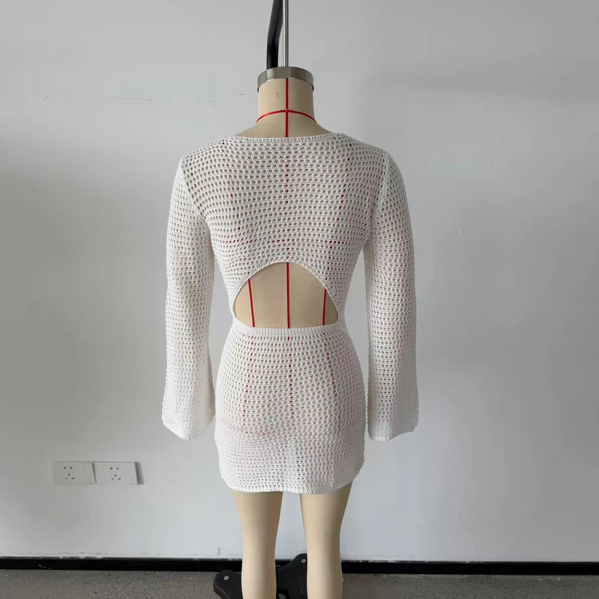 Vestido Curto de Praia em Croché com Costas Abertas
