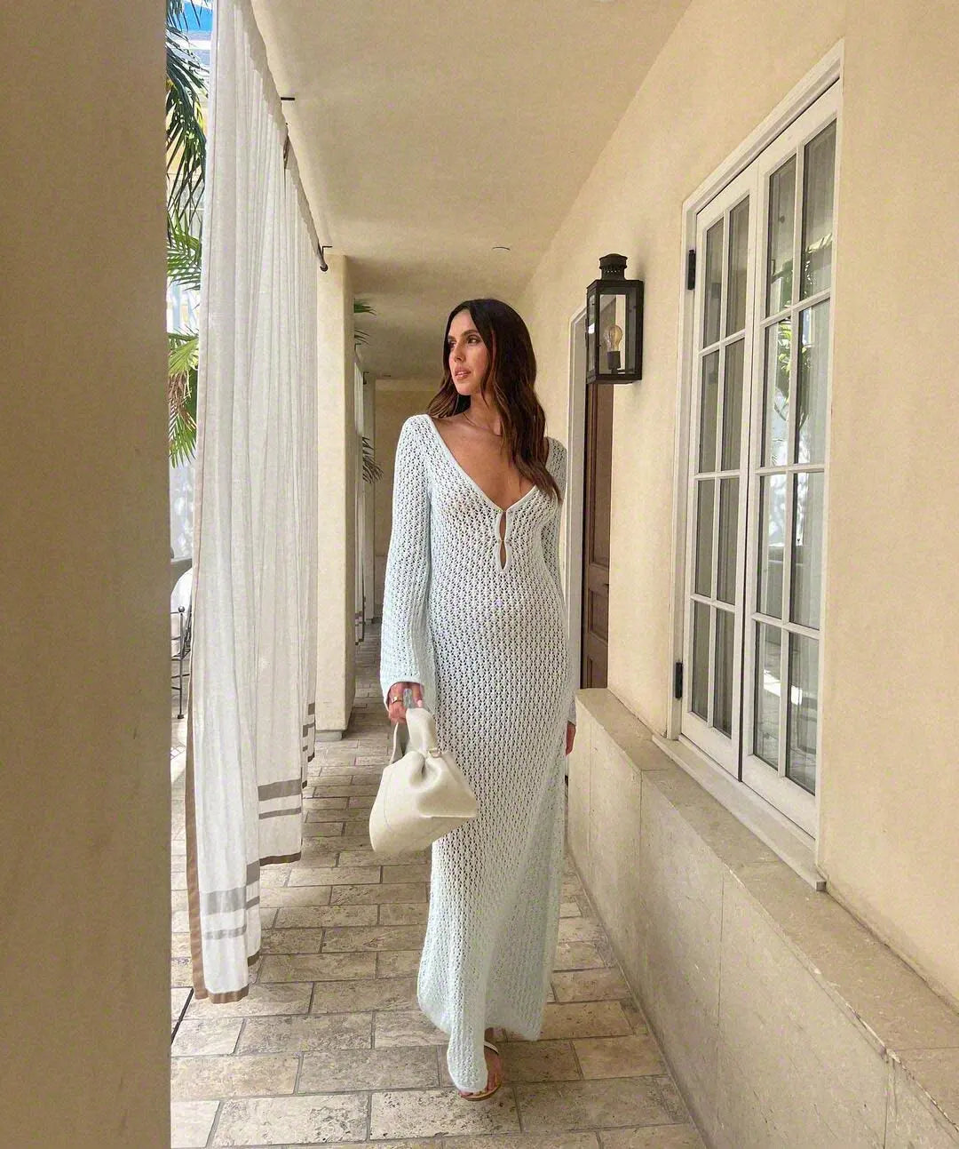 Vestido de Praia em Malha Rendada com Decote em V