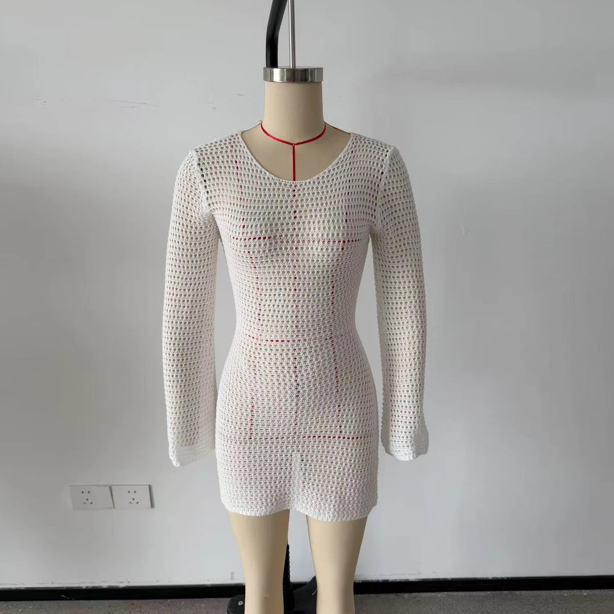Vestido Curto de Praia em Croché com Costas Abertas