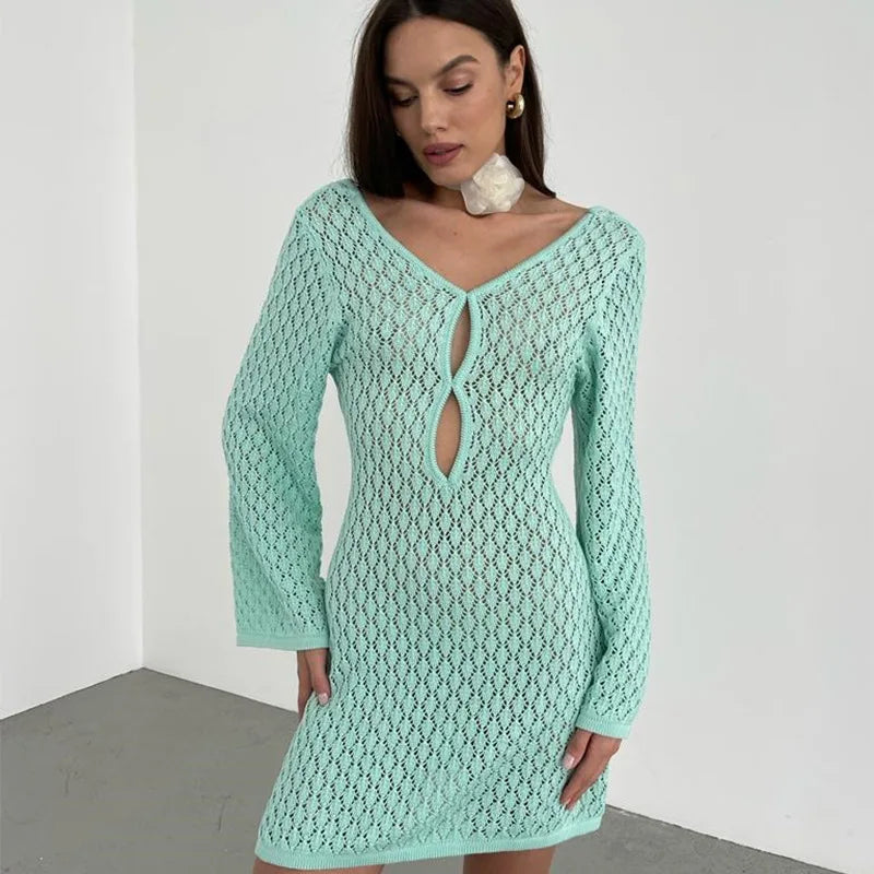 Vestido de Praia em Malha Rendada com Decote em V