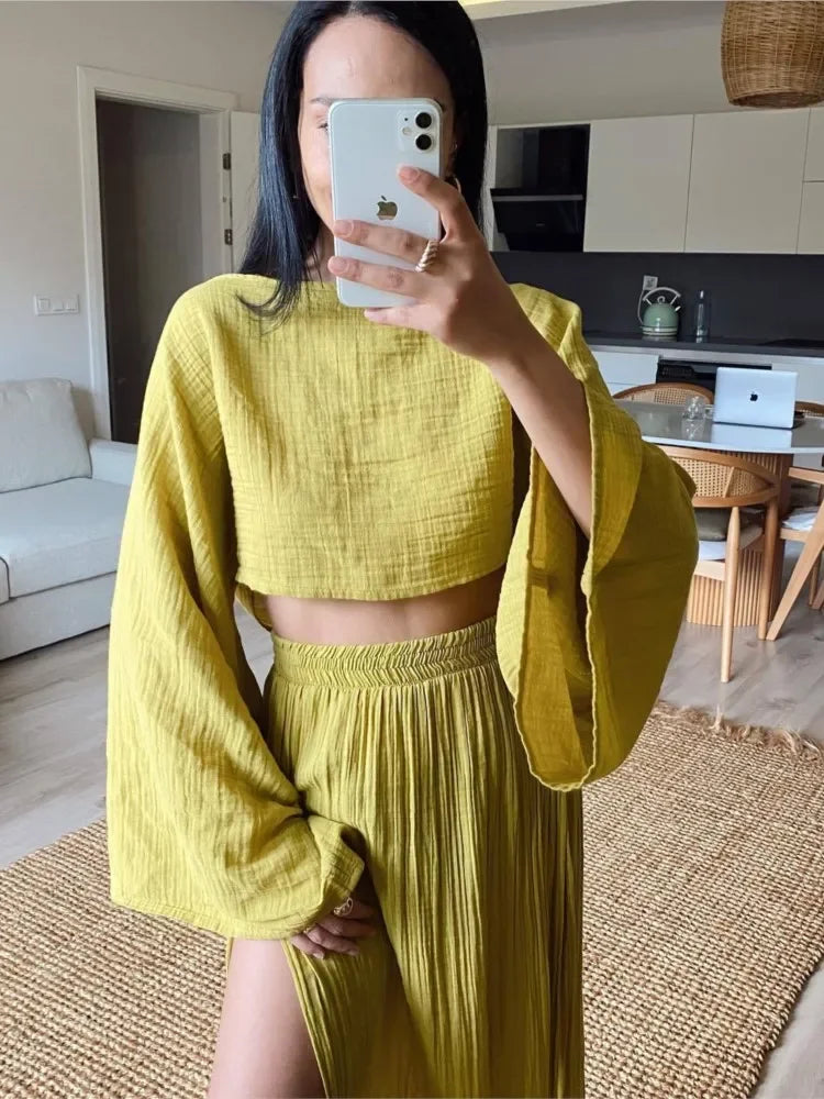 Conjunto de Saia com Fenda e Top Manga Boca de Sino