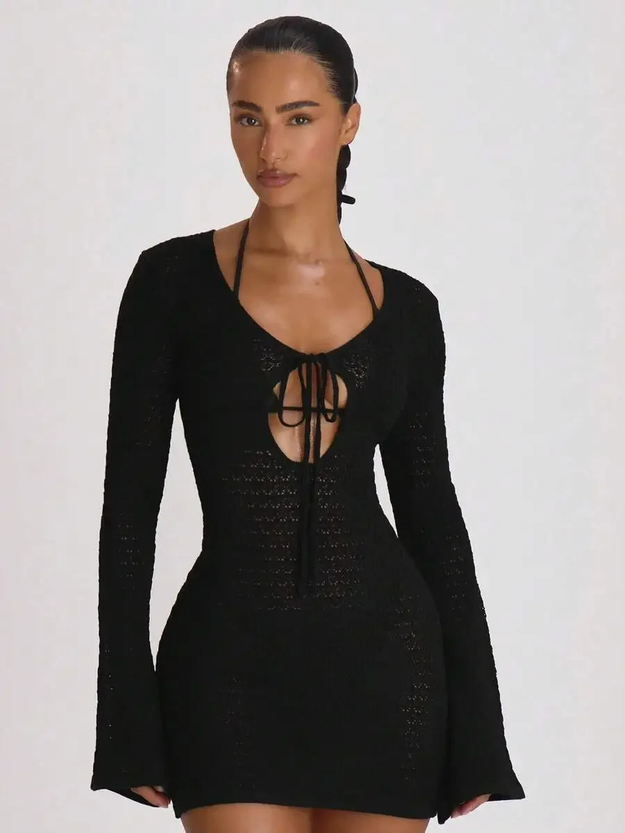 Vestido Mini de Crochê Branco com Amarração Frontal e Mangas Flare para Férias na Praia e Viagens de Verão