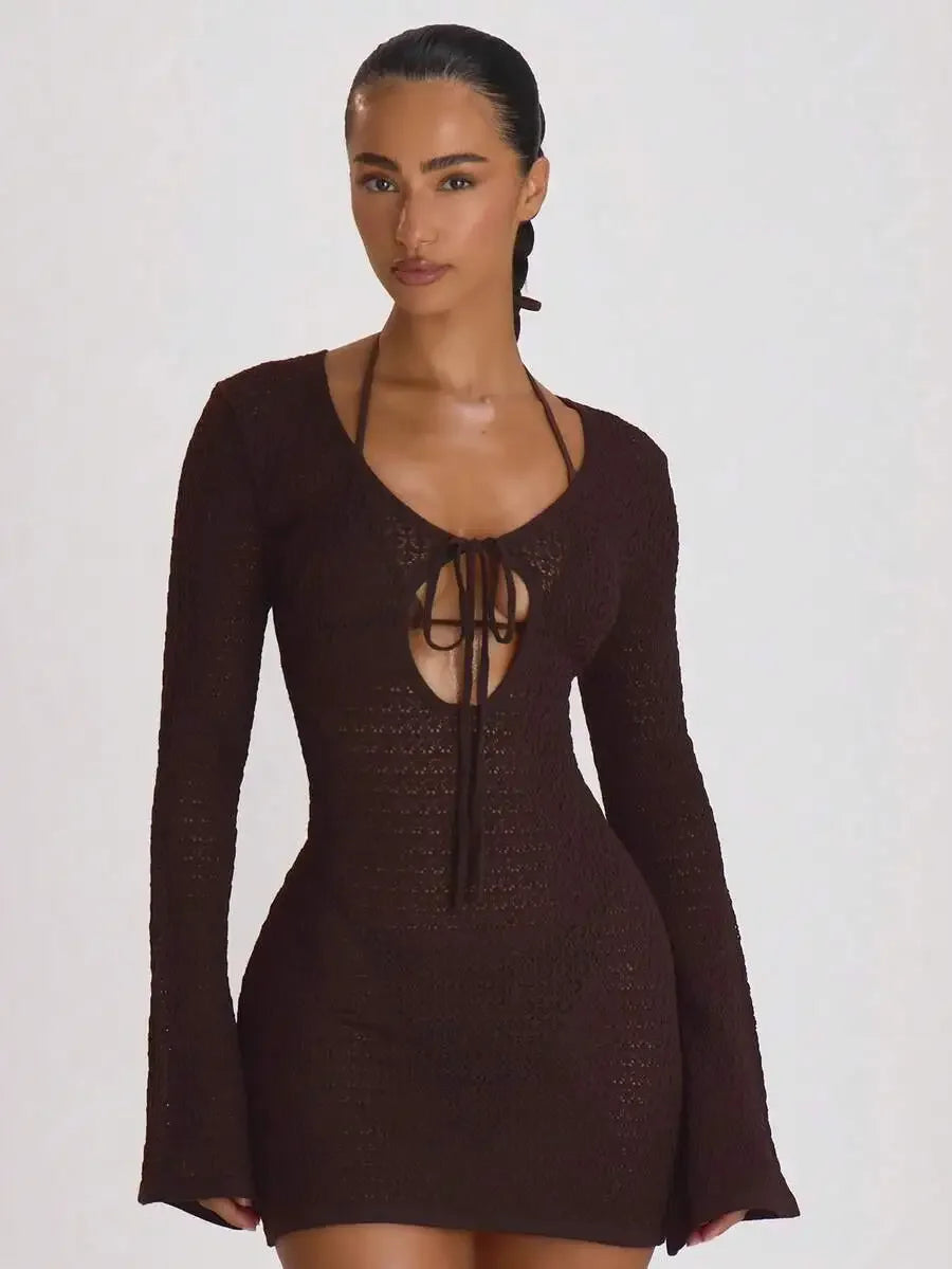 Vestido Mini de Crochê Branco com Amarração Frontal e Mangas Flare para Férias na Praia e Viagens de Verão