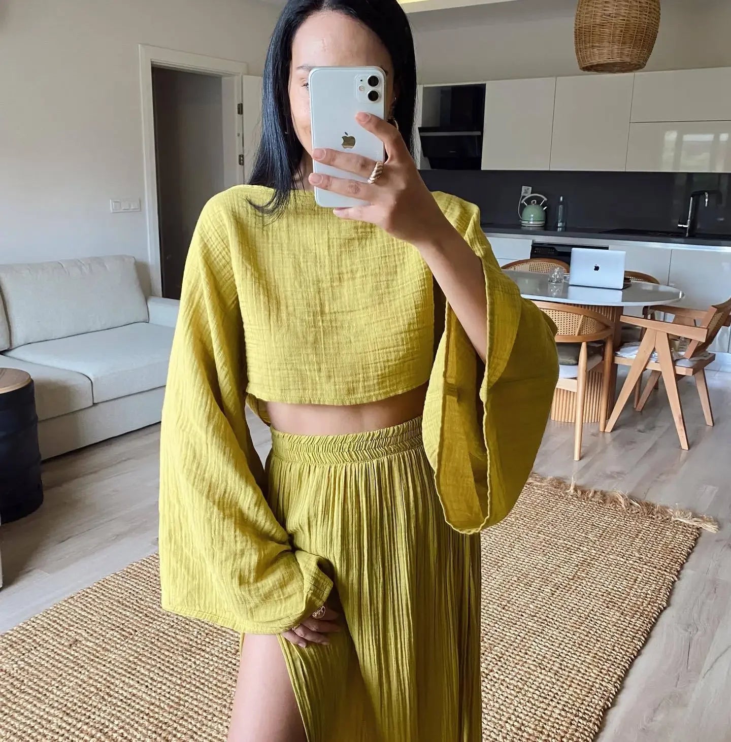 Conjunto de Saia com Fenda e Top Manga Boca de Sino
