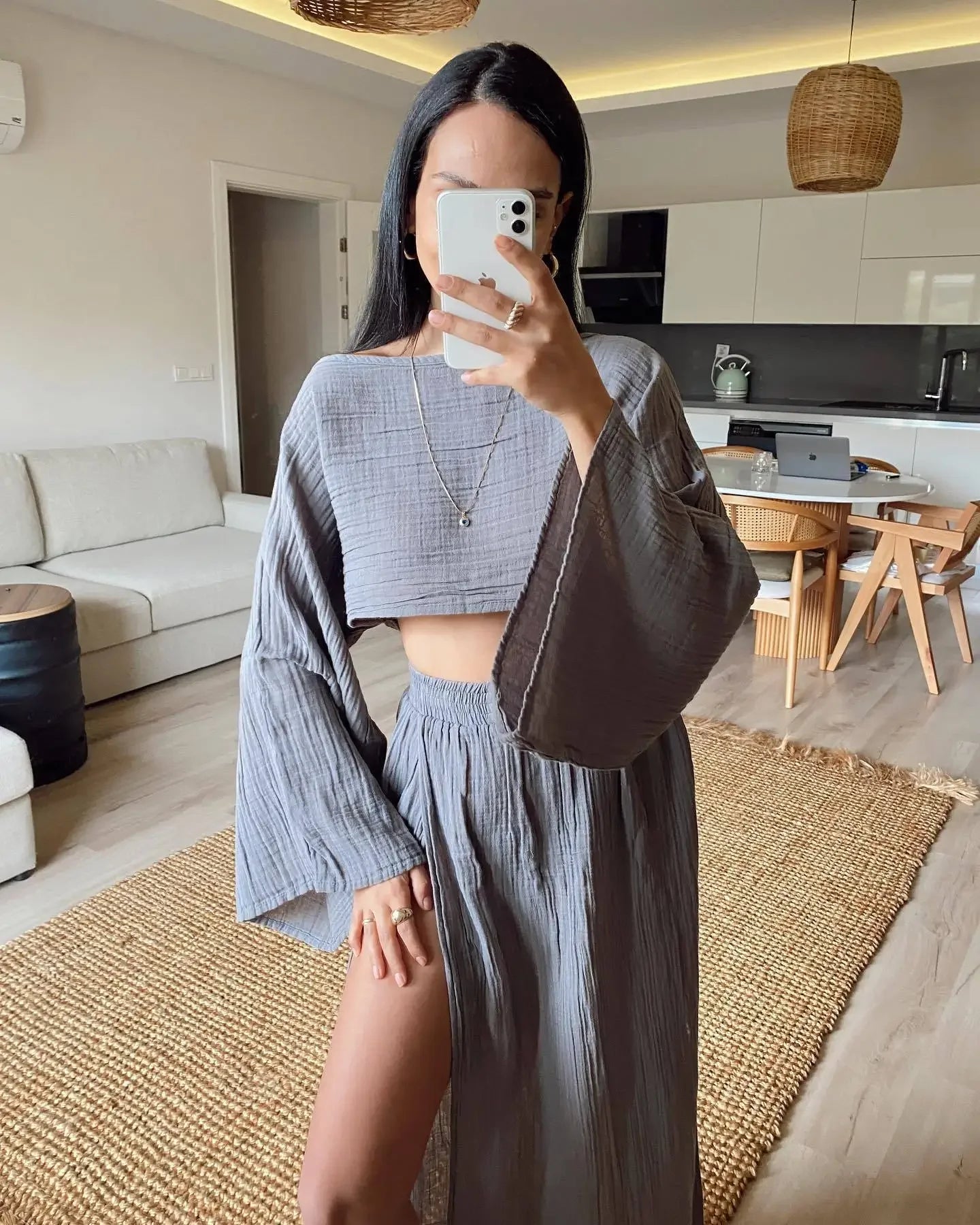 Conjunto de Saia com Fenda e Top Manga Boca de Sino